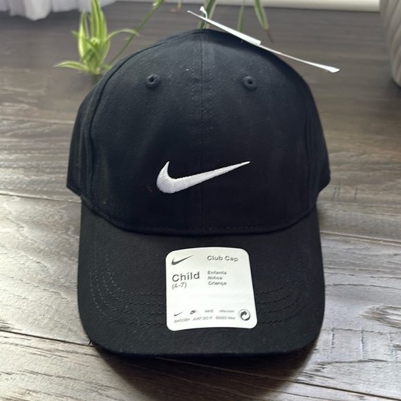 Nike Other - Nike Club Cap Nike swoosh embroidered logo,velcro back,6 vent panel, summer sun
